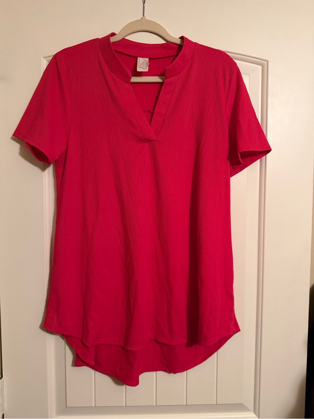 Honeyme Hot Pink Ribbed Split Neck Hi-Low Tunic Top Size Medium NWOT